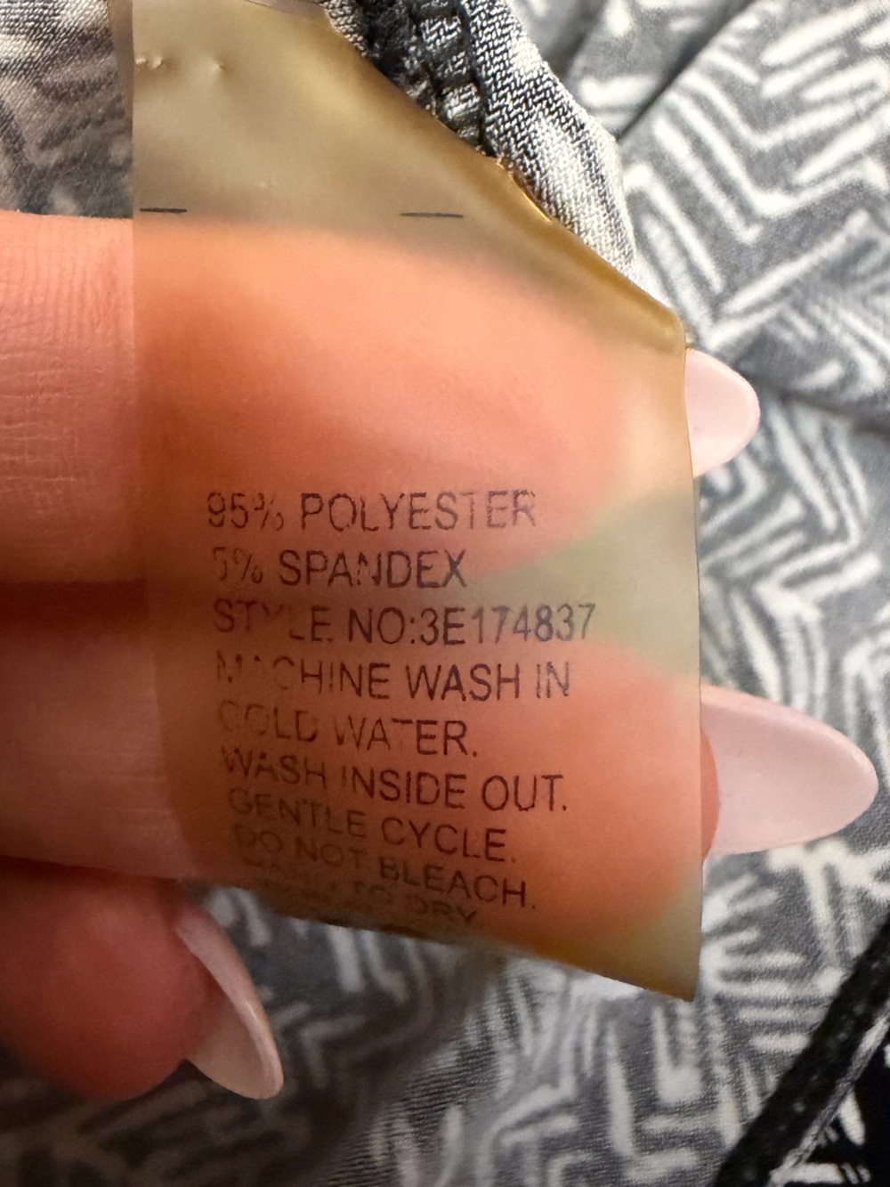 Peter Nygard Black and White Patterned Scoop Neck Top - Picture 7 of 7